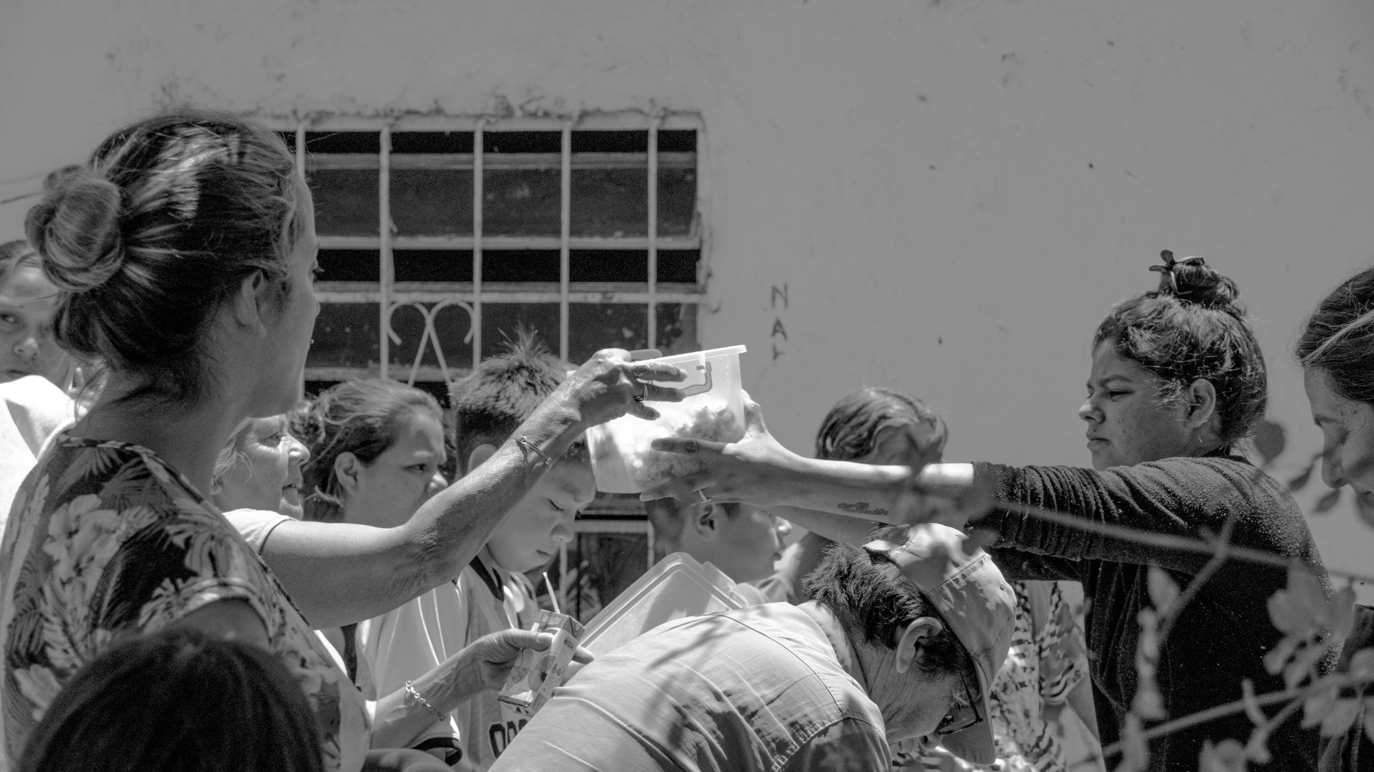 Vecinas reunidas en comedor comunitario — La Esperanza
