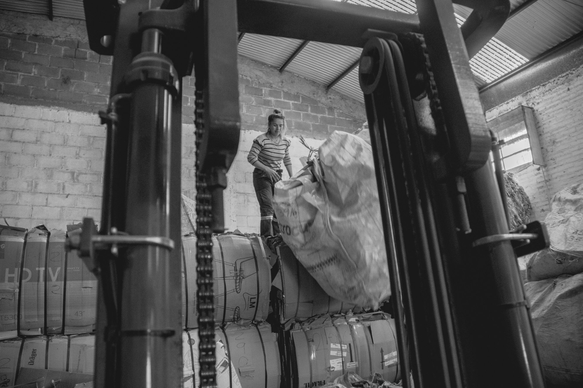 Prensado de materiales en planta La Esperanza